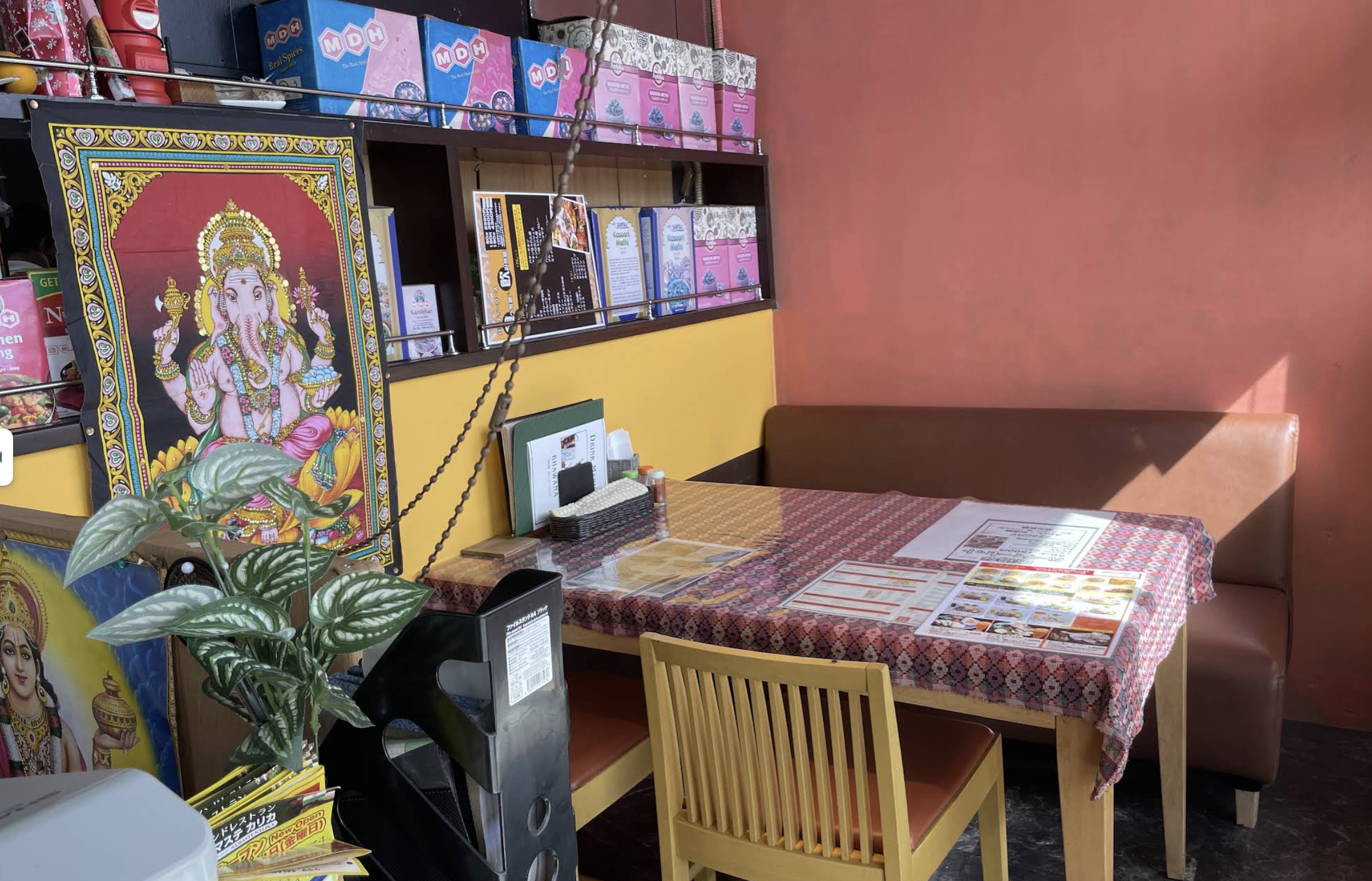 鹿屋店 店内テーブル